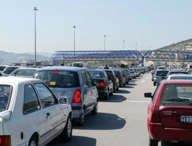 Μαζική επιστροφή εκδρομέων στη Θεσσαλονίκη - Καθυστερήσεις στα διόδια Μαλγάρων